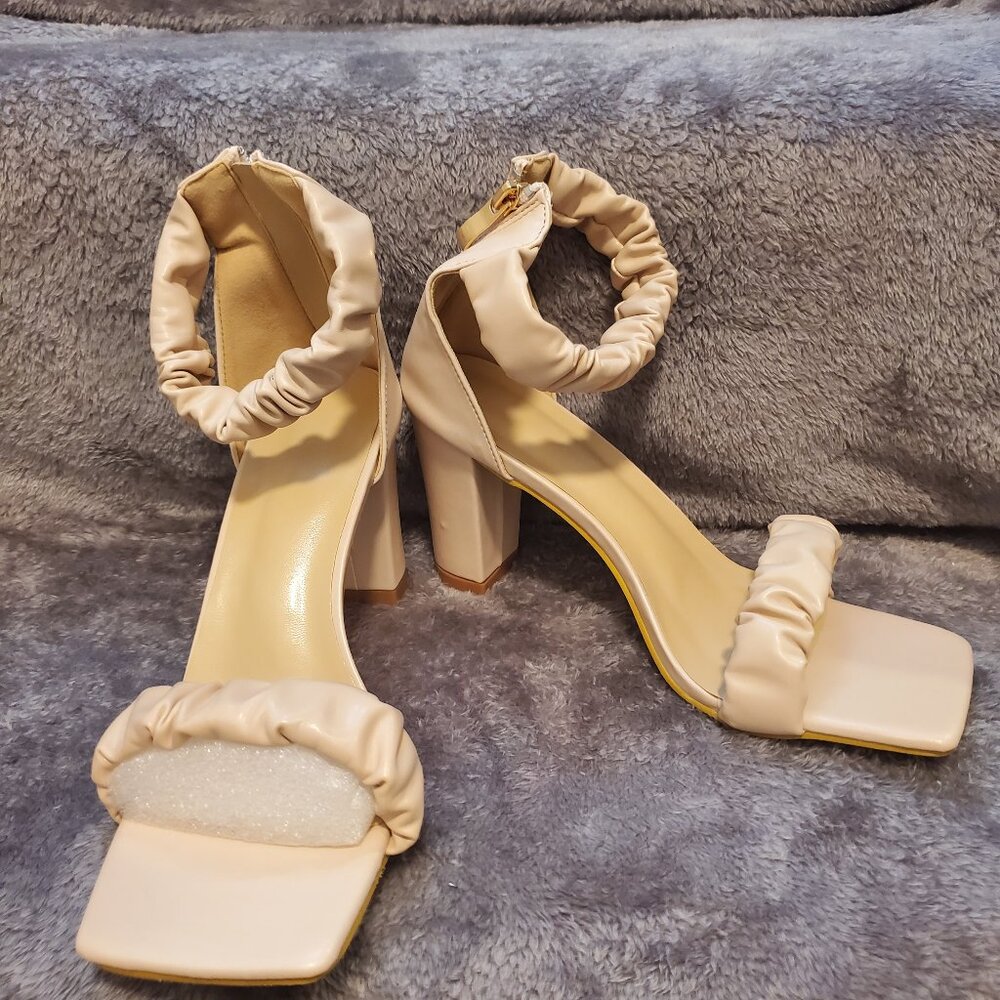 NWT Shein  Sandals - Size 7.5